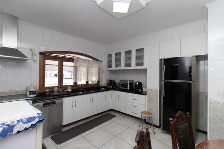 Casa à venda com 255m², 4 quartos e 5 vagas Casa à venda com 255m², 4 quartos e 5 vagasCozinha
