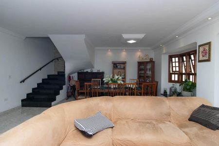 Casa à venda com 255m², 4 quartos e 5 vagas Casa à venda com 255m², 4 quartos e 5 vagasSala