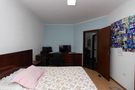 Casa à venda com 255m², 4 quartos e 5 vagas Casa à venda com 255m², 4 quartos e 5 vagasQuarto 4