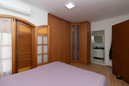 Casa à venda com 255m², 4 quartos e 5 vagas Casa à venda com 255m², 4 quartos e 5 vagasQuarto Suíte 2