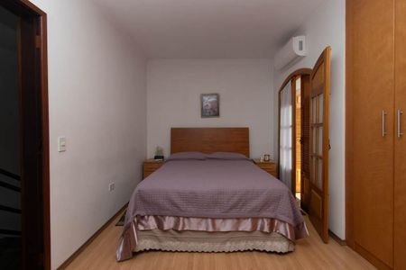 Casa à venda com 255m², 4 quartos e 5 vagas Casa à venda com 255m², 4 quartos e 5 vagasQuarto Suíte 2