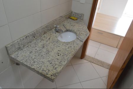 Casa de condomínio à venda com 120m², 4 quartos e 2 vagas Casa de condomínio à venda com 120m², 4 quartos e 2 vagasBanheiro da Suíte