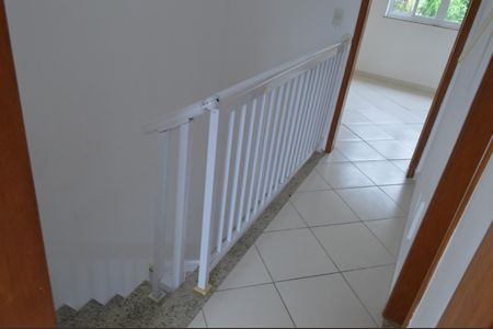 Casa de condomínio à venda com 120m², 4 quartos e 2 vagas Casa de condomínio à venda com 120m², 4 quartos e 2 vagasEscada