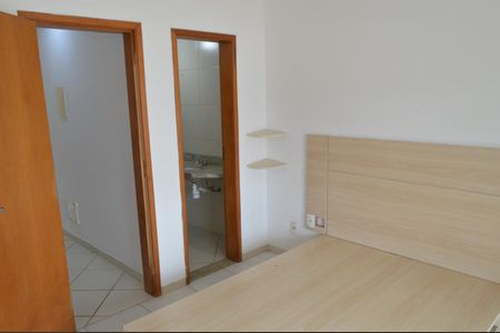 Casa de condomínio à venda com 120m², 4 quartos e 2 vagas Casa de condomínio à venda com 120m², 4 quartos e 2 vagasSuíte