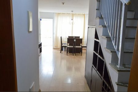 Casa de condomínio à venda com 120m², 4 quartos e 2 vagas Casa de condomínio à venda com 120m², 4 quartos e 2 vagasSala