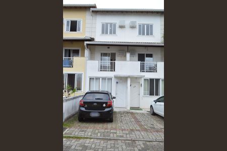 Casa de condomínio à venda com 120m², 4 quartos e 2 vagas Casa de condomínio à venda com 120m², 4 quartos e 2 vagasFachada da Casa