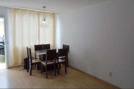 Casa de condomínio à venda com 120m², 4 quartos e 2 vagas Casa de condomínio à venda com 120m², 4 quartos e 2 vagasSala