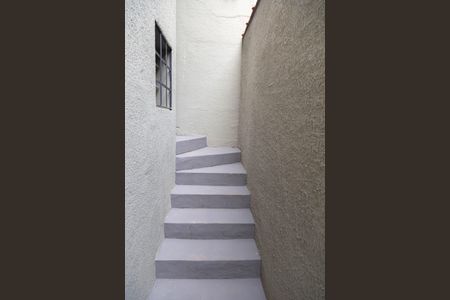 Studio para alugar com 15m², 1 quarto e sem vaga Studio para alugar com 15m², 1 quarto e sem vagaEscada