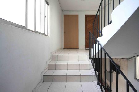 Apartamento à venda com 55m², 2 quartos e 1 vaga Apartamento à venda com 55m², 2 quartos e 1 vagaescada