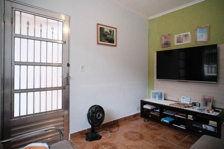 Casa à venda com 87m², 2 quartos e 2 vagasSala