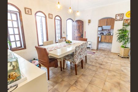 Casa à venda com 400m², 6 quartos e 1 vaga Casa à venda com 400m², 6 quartos e 1 vagaSala de Jantar