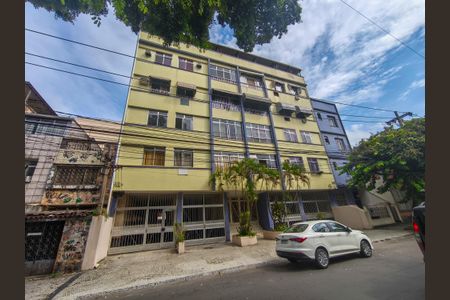 Apartamento à venda com 65m², 2 quartos e 1 vaga Apartamento à venda com 65m², 2 quartos e 1 vagaFachada e portaria