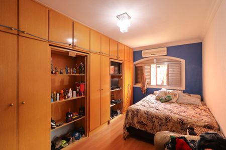 Casa à venda com 233m², 5 quartos e 2 vagas Casa à venda com 233m², 5 quartos e 2 vagasQuarto 2