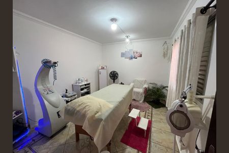 Casa à venda com 233m², 5 quartos e 2 vagas Casa à venda com 233m², 5 quartos e 2 vagasEdícula