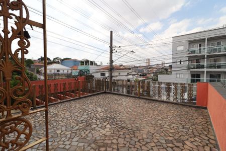 Casa à venda com 233m², 5 quartos e 2 vagas Casa à venda com 233m², 5 quartos e 2 vagasVaranda