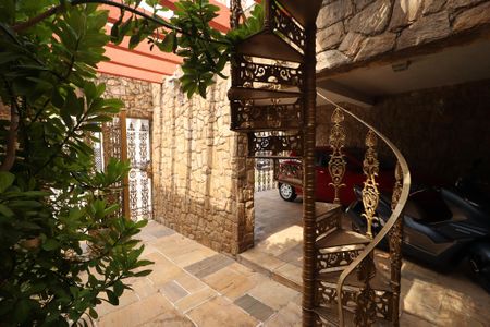 Casa à venda com 233m², 5 quartos e 2 vagas Casa à venda com 233m², 5 quartos e 2 vagasGaragem