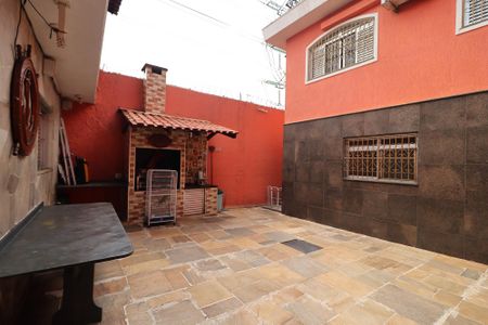 Casa à venda com 233m², 5 quartos e 2 vagas Casa à venda com 233m², 5 quartos e 2 vagasQuintal com Churrasqueira