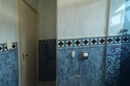 Casa à venda com 233m², 5 quartos e 2 vagas Casa à venda com 233m², 5 quartos e 2 vagasBanheiro 1