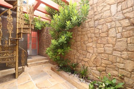 Casa à venda com 233m², 5 quartos e 2 vagas Casa à venda com 233m², 5 quartos e 2 vagasEntrada