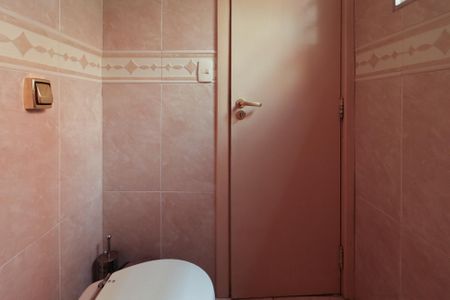 Casa à venda com 233m², 5 quartos e 2 vagas Casa à venda com 233m², 5 quartos e 2 vagasLavabo