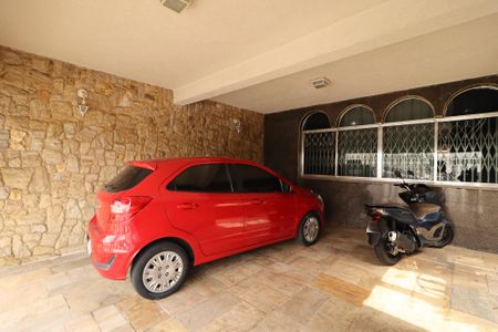 Casa à venda com 233m², 5 quartos e 2 vagas Casa à venda com 233m², 5 quartos e 2 vagasGaragem