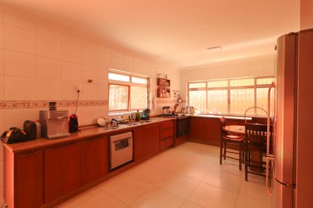 Casa à venda com 233m², 5 quartos e 2 vagas Casa à venda com 233m², 5 quartos e 2 vagasCozinha