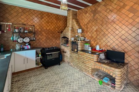 Casa à venda com 210m², 4 quartos e 4 vagas Casa à venda com 210m², 4 quartos e 4 vagasÁrea externa