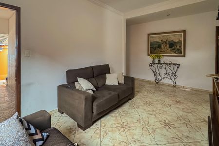 Casa à venda com 210m², 4 quartos e 4 vagas Casa à venda com 210m², 4 quartos e 4 vagasSala