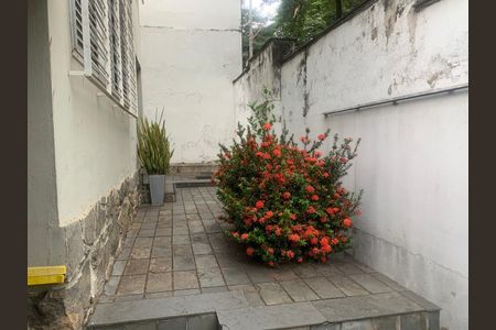 Casa à venda com 168m², 7 quartos e 2 vagasRecuo Frontal e Jardim