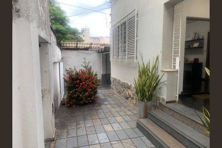 Casa à venda com 168m², 7 quartos e 2 vagasRecuo Frontal e Jardim