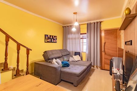 Casa à venda com 180m², 5 quartos e 2 vagas Casa à venda com 180m², 5 quartos e 2 vagasSala