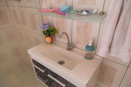 Casa à venda com 180m², 5 quartos e 2 vagas Casa à venda com 180m², 5 quartos e 2 vagasBanheiro da Casa 2 - Pia