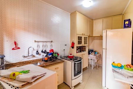 Casa à venda com 180m², 5 quartos e 2 vagas Casa à venda com 180m², 5 quartos e 2 vagasCozinha