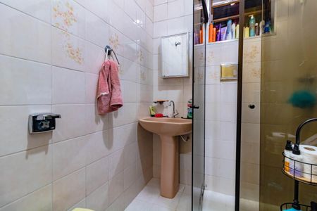 Casa à venda com 180m², 5 quartos e 2 vagas Casa à venda com 180m², 5 quartos e 2 vagasBanheiro