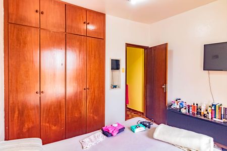 Casa à venda com 180m², 5 quartos e 2 vagas Casa à venda com 180m², 5 quartos e 2 vagasQuarto 2