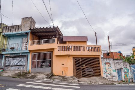 Casa à venda com 180m², 5 quartos e 2 vagas Casa à venda com 180m², 5 quartos e 2 vagasFachada
