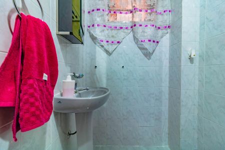 Casa à venda com 180m², 5 quartos e 2 vagas Casa à venda com 180m², 5 quartos e 2 vagasLavabo