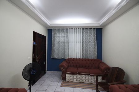 Casa para alugar com 230m², 3 quartos e 2 vagasSala