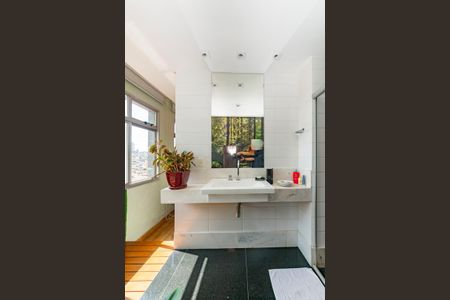 Apartamento à venda com 180m², 3 quartos e 4 vagas Apartamento à venda com 180m², 3 quartos e 4 vagasBanheiro da Suíte 2