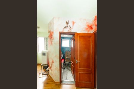 Apartamento à venda com 180m², 3 quartos e 4 vagas Apartamento à venda com 180m², 3 quartos e 4 vagasBanheiro da Suíte 1