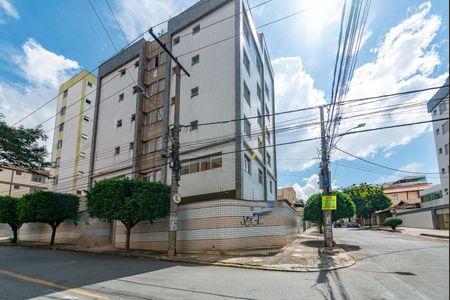 Apartamento à venda com 180m², 3 quartos e 4 vagas Apartamento à venda com 180m², 3 quartos e 4 vagasFachada