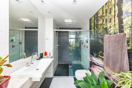 Apartamento à venda com 180m², 3 quartos e 4 vagas Apartamento à venda com 180m², 3 quartos e 4 vagasBanheiro da Suíte 2