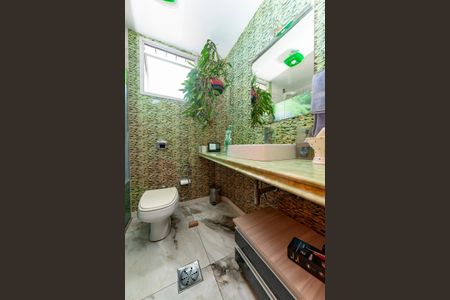 Apartamento à venda com 180m², 3 quartos e 4 vagas Apartamento à venda com 180m², 3 quartos e 4 vagasBanheiro Social