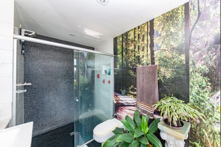 Apartamento à venda com 180m², 3 quartos e 4 vagas Apartamento à venda com 180m², 3 quartos e 4 vagasBanheiro da Suíte 2