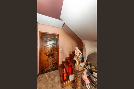 Apartamento à venda com 180m², 3 quartos e 4 vagas Apartamento à venda com 180m², 3 quartos e 4 vagasEscada