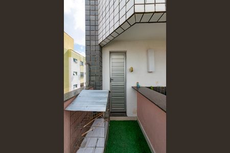 Apartamento à venda com 180m², 3 quartos e 4 vagas Apartamento à venda com 180m², 3 quartos e 4 vagasLavabo