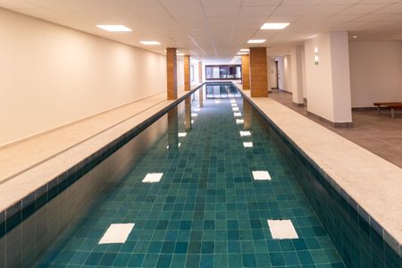 Apartamento à venda com 131m², 3 quartos e 3 vagas Apartamento à venda com 131m², 3 quartos e 3 vagasÁrea comum - Piscina Coberta