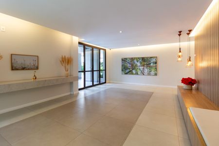 Apartamento à venda com 131m², 3 quartos e 3 vagas Apartamento à venda com 131m², 3 quartos e 3 vagasÁrea comum - Hall