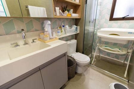 Apartamento à venda com 131m², 3 quartos e 3 vagas Apartamento à venda com 131m², 3 quartos e 3 vagasBanheiro da Suíte 2