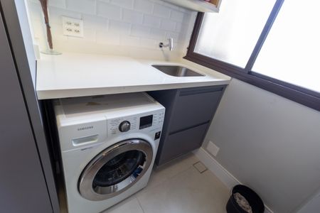 Apartamento à venda com 131m², 3 quartos e 3 vagas Apartamento à venda com 131m², 3 quartos e 3 vagasÁrea de Serviço